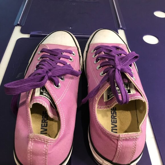 CONVERSE WOMENS CHUCK TAYLOR SHOES SIZE 7 - Picture 4 of 7